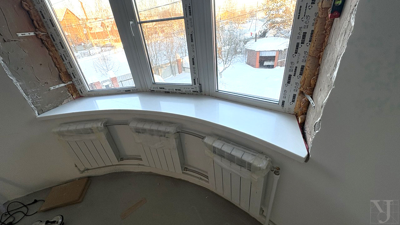 Эркерный подоконник из искусственного камня